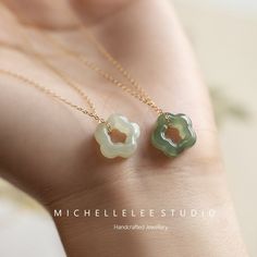 Pretty Silver Jewelry, Cute Pendants, Beloved Jewelry, Jade Charm, Floral Pendant Necklace, Pendant Necklace Simple, Sterling Silver Choker, Cloth Store, Dainty Choker