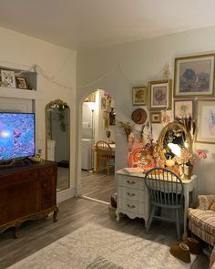 recent vibes🍂🍊✨ Shabby Chic Apartment, College House, Bedroom Ideas Aesthetic, Cute Apartment, Hippy Room, Dream Apartment Decor, Gorgeous Bedrooms, Girly Room, Room Goals