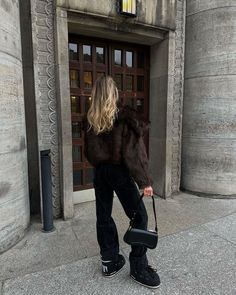 Luxury Winter Outfits, Winter Outfit Ideas Aesthetic, Blonde Hair Outfits, Chanel Winter, Winter Blonde Hair, Old Money Winter, Winter Blonde