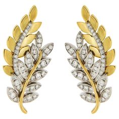 The timeless Olympia leaf is revived in gold and diamonds. The bough in the back of the design is formed in 18k yellow gold. A row of brilliant cut diamonds traces the soft turn of the midrib. The bough overlapping in the front consists of pave set brilliant cut diamond leaves, featuring a gold midrib. The total weight of the diamonds is 1.9 carats. Clip-backs secure the earrings, which measure 0.73 inches (width) by 1.54 inches (length) by 0.58 inches (depth). Cartier Gold, Gold Leaf Earrings, Leaf Motif, Gold Diamond Earrings, Yellow Gold Bracelet, Diamond Gold, Yellow Gold Earring, Shell Earrings, Vintage Diamond