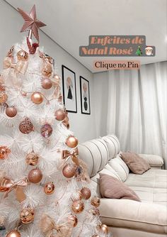 Decoracao de Natal Rosê, perfeito para arvores brancas. White And Rose Gold Christmas Tree, Rose Gold And White Christmas Tree, White Christmas Tree Ideas Color Schemes, Christmas Tree Roses, Girly Christmas Tree, Pooh Invitation, Rose Gold Christmas Tree, Christmas Tree White