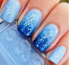 Light Blue Glitter Ombre Nails, Winter Blue Nails Dip Powder, Blue Dip Powder Nails Design, Trendy Summer Nails Blue, Dip Powder Nails Beach, Nails 2023 Trends Dip Powder, Baby Blue Sparkle Nails, Blue Ombre Glitter Nails, January Blue Nails