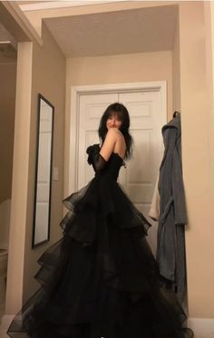 Prom Dress Tiered, Prom Dresses Simple, Gorgeous Prom Dresses, Dress Layered, Black Prom Dress, Prom Dress Inspiration, Pretty Prom Dresses, Gown Prom, Prom Outfits