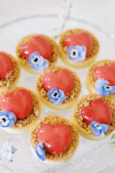 Red heart shaped patisserie jelly surrounded by bread cracker crumbs on a tart base and styled with a purple lavender viola edible flower - created by MonAnnie Cakes as part of the Patisseria luxury patisserie table, photo by Cristina Ilao Tart Base, Honey Wedding Favors, Cheesecake Tarts