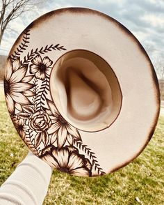 Cowboy Hat Burn Design, Burned Hat Design, Diy Leather Hat, Hat Burning Designs, Burn Hats, Burning Hats, Cowboy Hat Crafts, Decorated Hats, Cowgirl Hats Western