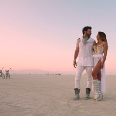 Burning Man White Outfit, Couple Rave Outfits, Estilo Burning Man, Burning Man Boots, Festival Couple, Burning Man Costumes, Africa Burn