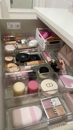 #makeup #makeupoftheday #makeuplover #drawers #beautyblog Vanity Inspo, Makeup Vanity Storage, Girly Tingz, Makeup Aesthetic