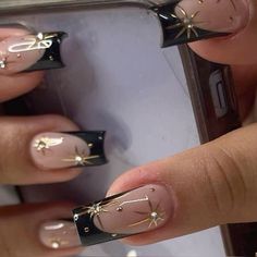 gold sparkle black french tip nails Gold Square Nail Designs, Nail Designs For Prom Black, Black Ethereal Nails, Como De Garcon Nails, Black Design Acrylics, Nails With Black Outfit, Nail Ideas For Black Prom Dress, Black Nail Acrylic Designs, Spring Tapered Square Nails