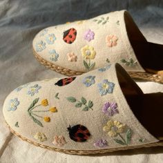 Embroidered Shoes, Embroidery Inspiration, Handmade Shop, Embroidery Patterns, Thailand, Etsy Shop, House Design, Embroidery, Pattern