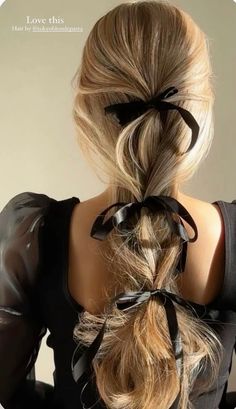 Bow Hairstyle, A Ponytail, Ribbon Hairstyle, Peinados Fáciles Para Cabello Corto, Hair Stylies, Work Hairstyles, Holiday Hairstyles, Aesthetic Hair, Layered Hair