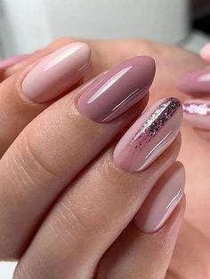 Fall Nail Color Ideas, Mauve Nail Polish, Mauve Nails, Fall Nail Color, Nail Color Ideas, Subtle Nails, Nails Now, Nail Designs Glitter, Elegant Nails