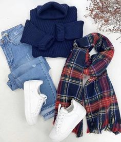 #moda #instablog #modafeminina #modagirls #girls #acessorios #bolsas #modinha #lindas #casual #mundo #inspiracao #diva #divas #blogueiras #estampadodia #fashion #luxo #jeans #makeup #dicas #instagirls #closetdegrifes #atacado #atacadodobras #vendasonline #tshirts #melhordobrassp #modinhaatacado #vendasatacado Neue Outfits, Cute Casual Outfits, Clothing And Accessories, Look Fashion, Everyday Outfits