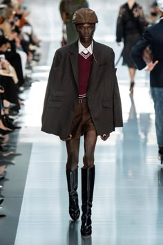 Fashion Collection Inspiration, Fashion Week Spring 2020, 2020 Runway, Preppy Look, Runway Pictures, John Galliano, Alternative Outfits, Runway Show