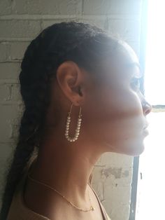 ∙These pearl hoop earrings are super femme and perfect for dressing up a simple outfit! Would also be wonderful for a bride with a bit of vintage flair. ∙Unique shape is sure to catch you some compliments. ∙Nice and lightweight on the ear! ∙Top quality materials are excellent for sensitive ears/skin. ∙These measure ~2.25 inches long. ~M A T E R I A L S ~ Choose from- * 925 Sterling silver *14k Gold fill *14k Rose gold fill **What is 14k Gold-fill?** Gold fill does not tarnish or wear off and con Baroque Pearl Teardrop Hoop Earrings As Gift, Baroque Pearl Hoop Earrings For Wedding, Gold Baroque Pearl Hoop Earrings For Weddings, Baroque Pearl Dangle Hoop Earrings, Baroque Pearl Drop Hoop Earrings, Rose Gold Bridal Earrings, Bridal Statement Earrings, Simple Bangle, Freshwater Pearl Drop Earrings