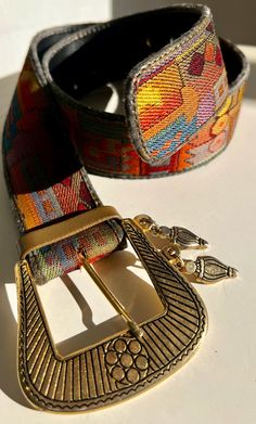 Vintage 80s Rainbow belt with gold belt buckle.  This really pops when paired with a dress or loose shirt in 80s style pants or skirt. It will be the perfect accessory for nearly any outfit, and would look great paired with boho or country style dresses or long skirt.  Rare find! Size -  27.2 inches / 69.3 cm ( without the belt buckle ) to the first hole 32.2 inches / 56.5 cm to the last hole  1.9 inches / 4.7 cm wide  Condition - lots of signs of wear on the belt, but overall a good vintage con Rainbow Belt, Country Style Dresses, Hippie Belt, Style Année 80, Rainbow Belts, Gold Belt Buckle, Boho Belt, Statement Belt, Buckle Fashion