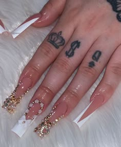 Vages Nails, Nails With Dangling Charms, Gold Bling Acrylic Nails, Virgo Nails Designs, Hood Nails, Boujie Nails, Buchona Nails, Virgo Nails, Gold Acrylic Nails