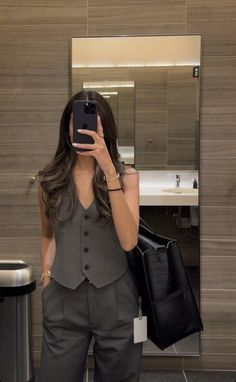 Nyc Work Aesthetic, Business Law Aesthetic, Corporate Life Aesthetic, Architect Style Outfits, Summer Internship Outfits, Tiana Pfp, Workplace Outfits, Nyc Work, Internship Outfit