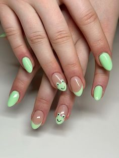 Nail Ideas For Starters, Frog Nail Art Designs, Funny Nail Poses, Cute Nails For Kids 7-8, Green And Peach Nails, Nail Designs For Teenagers, Preppy Nail Designs For Kids, Save Green Nails, Easy Green Nails