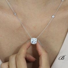 Cushion Cut Halo, Diamond Pendants Designs, Chain Diamond, Silver Diamond Necklace, Halo Necklace, Trending Necklaces, Diamond Solitaire Necklace, Diamond Simulant, Cushion Cut Diamonds