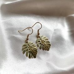 A beautiful pair of either silver or gold leaf earrings. Optional velvet gift bags are available at checkout. Making these earrings ideal as a gift or a treat for yourself. Minimalist Gold Leaf Earrings, Handmade Gold Leaf Earrings, Gold Leaf Earrings, Silver Dragon, Drop Dangle Earrings, Leaf Earrings, Hook Earrings, Heart Earrings, Gold Leaf