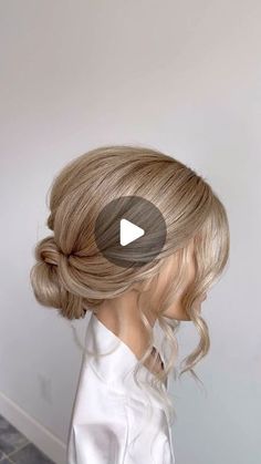 Sandra Monzon-Atlanta Ga Bridal Hairstylist on Instagram: "Recogido bello y fácil de realizar, espero este video le guste, que pases un excelente fin de semana 🫶🏽  Maniquí “LILY”, pasadores y ligas de sandimonzon.com/shop Código de descuento SANDI15  #peinados #peinadosbodas #recogido #windergahairstylist #sandimonzon" Up Due Hair Styles, Shenion Hairstyles, Easy Wedding Hairstyles, Wedding Hairstyles Videos, Hairstyle Video, Bridal Hairstylist, Wedding Bun, Low Buns, Perfect Bun