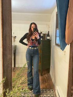 Western Apparel Womens, Cute Fall Cowgirl Outfits, Sweater Dinner Outfit, Island Concert Outfit, Aesthetic Cowgirl Outfits, Country Concert Outfit Bootcut Jeans, Western Rock Outfits, Long Sleeve Cowgirl Outfit, Women’s Western Winter Outfits