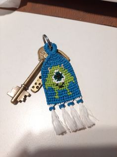 Keychain alpha pattern mike wazowski disney pixar Alpha Keychain, Fabric Loom, Keychain Designs, Friendship Bracelets Designs, Mike Wazowski, Tapestry Crochet Patterns, Bead Charms Diy, Diy Crafts To Do, Keychain Design