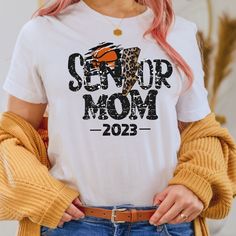 Senior Mom Shirt Ideas, Senior Mom Basketball Shirts, High School Seniors Photos, Class Of 2023, Graduation Shirts, Basketball Mom, Call My Mom, Basketball Shirts