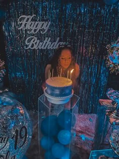 euphoria/tema euphoria/festa de aniversário euphoria Sapphire Birthday Theme, Saturno Birthday Party, Dark Blue Birthday Theme, Blue Aesthetic Party, Blue Birthday Aesthetic, Blue Party Aesthetic, 16th Birthday Cake For Girls