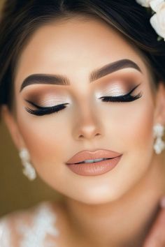 Evening Wedding Makeup For Brown Eyes, Bridal Makeup Glitter Eyes, Natural Makeup For Red Dress, Simple Wedding Glam, Vintage Glam Wedding Makeup, Soft Dewy Bridal Makeup, Holiday Makeup 2024, Simple Elegant Eye Makeup