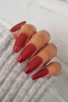 15 Chic Red Nail Trends for Winter 2023-2024 - thepinkgoose.com Wine Christmas Nails, Mulled Wine Christmas, Red Wedding Nails, Christmas Nails Winter, Red Matte Nails, Dress Red Carpet, Gel Nails Long, Matte Nails Design, Red Nail Designs