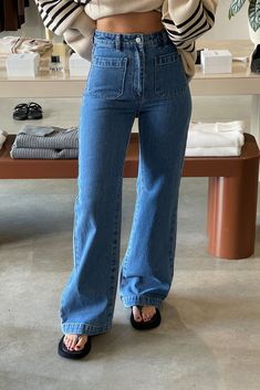 Thick Hem Jeans, Cute Jeans Outfit Winter, Cotton On Jeans, Long Jeans Outfit, Blue Mom Jeans Outfit, Jeans Wide Leg Outfits, Casual Jean Outfits, Fall Jeans Outfit, Vintage Jeans Outfit