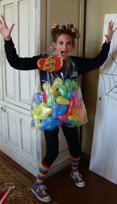 Halloween Costumes for Moms - Wellthy Soul Healthy Living for Women Creative Diy Halloween Costumes, Costumes Faciles, Candy Costume, Mom Halloween Costumes, Creative Halloween Costumes Diy, Mom Costumes, Teacher Halloween Costumes, Easy Costume