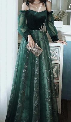 Dark Green Ball Gown, Castle Photoshoot, Yule Ball Dresses, Yule Ball Dress, Dark Green Wedding, Green Wedding Dresses, Yule Ball, 파티 드레스, Spaghetti Strap Prom Dress