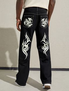 Graphic Pants Men, Jeans Design Ideas Men, Graphic Jeans Men, Custom Black Jeans, Paint Pants, Jean Painting, Cristiano Ronaldo Shirtless, Customized Jeans, Custom Jeans Diy