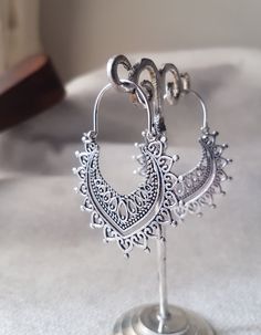 African geometric silver plated earrings SIZE: 48 mm x 38 mm. YOU CAN FIND SOME SIMILAR MODELS IN: https://www.etsy.com/es/listing/483419991/pendientes-tribal-espiral-brass-earrings?ref=shop_home_active_1&frs=1 https://www.etsy.com/es/listing/702446473/pendientes-bohemios-ethnic-earrings-gold?ref=shop_home_active_6&frs=1 https://www.etsy.com/es/listing/701692855/pendientes-tribales-gold-earrings-ethnic?ref=shop_home_active_7&frs=1 SHIPPING: I use certified mail for my shipments. You Handmade Adjustable Alloy Earrings, Alloy Drop Hoop Earrings, Handmade Alloy Earrings As Gift, Alloy Drop Earrings, Hoop Alloy Jewelry As Gift, Hoop Alloy Jewelry Gift, Bohemian Alloy Earrings For Festivals, Bohemian Metal Dangle Hoop Earrings, Metal Hoop Jewelry For Festivals