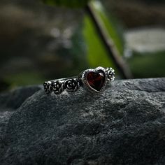 Our adjustable garnet heart rose ring is a intricate statement piece that combines the charm of the Victorian era with a macabre gothic twist. 🖤 🦇  The centerpiece of this romantic Victorian ring is a stunning red garnet heart, symbolizing deep love, passion, and devotion. ♥️ 🥀  This stunning ring is the perfect accessory for anyone who loves gothic, boho, or witchy jewelry. The vintage Victorian vampire design is both elegant and eerie, making this ring a truly unique statement piece. ️ 💍 T Red Goth Jewelry, Vampire Jewelry Rings, Goth Rings, Vampire Design, Vampire Ring, Victorian Gothic Jewelry, Gothic Boho, Vampire Jewelry, Gothic Wedding Rings