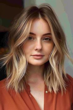 Effortlessly chic tousled lob with casual waves, enhancing a relaxed, bohemian vibe perfect for any occasion Textured Long Bob Thick Hair, Fall Medium Length Hair, Blonde Lob Haircut, Long Textured Bob, Long Bob Wavy Hair, Layered Lob Haircut, Tousled Lob, Texture Hairstyles, Bronde Lob