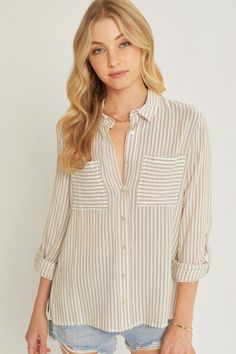 Chic Striped Blouse With Shirttail Hem, Blouse With Shirttail Hem And Placket For Day Out, Chic Tops With Placket And Shirttail Hem, Striped Button-up Blouse With Placket, Chic Striped Blouse With Buttons, Chic Blouse With Placket For Day Out, Striped Button-up Blouse For Day Out, Chic Striped Blouse With Button Closure, Shirttail Hem Tops With Placket For Day Out