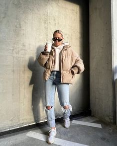 Beige Puffer Jacket, Beige Puffer, Puffer Jacket Outfit, Ny Outfits, Abercrombie Jeans