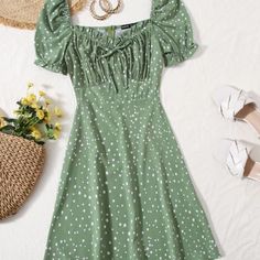 Never Worn Runs Large In Chest & Shoulders Pit To Pit 15” Waist 13” Clean And Smoke Free Home Front Knot Dress, Shein Dress, Green Floral Dress, Cute Summer Dresses, Dress For Short Women, Really Cute Outfits, Dresses For Teens, Teenage Fashion Outfits