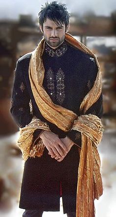 Elegant Clothing for the Steam Punk Gentleman - possible outfit for Jak, minus the scarf Gold Clothes, Der Gentleman, Mens Sherwani, Saree Bollywood, Diesel Punk, Wedding Sherwani, Moda Vintage, Pakistani Wedding, Dieselpunk