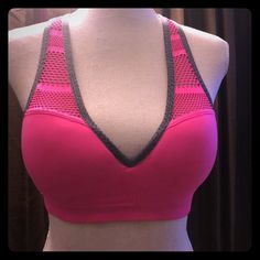 Never Worn Pink Stretch Sports Bra With Mesh Back, Pink Mesh Back Sports Bra For Yoga, Pink Fitted Sports Bra For Running, Pink Mesh Back Yoga Activewear, Pink Yoga Activewear With Mesh Back, Pink Mesh Back Activewear For Yoga, Pink Athleisure Sports Bra With Mesh Back, Pink Mesh Back Sports Bra For Athleisure, Pink Fitted Activewear With Mesh Back