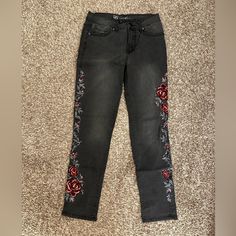 Diane Gilman Dg2 Pants, Embroidered Flowers, Size 2. Grey Color With Red/Pink Flowers. Great Condition Virtually Brand New, Worn Only Once. Embroidered Stretch Straight Leg Bottoms, Casual Mid-rise Pants With Floral Embroidery, Casual Mid-rise Embroidered Pants, Mid-rise Cotton Pants With Floral Embroidery, Casual Embroidered Stretch Pants, Casual Stretch Embroidered Pants, Casual Stretch Embroidered Bottoms, Fitted Straight Leg Bottoms With Floral Embroidery, Fitted Straight Leg Pants With Floral Embroidery