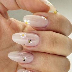 mahshid on Instagram‎: "Cute design 🐝🌼 #naildesign #bandarabbas #nailfashionstyles💅💅💅❤️❤️❤️🍁🍁🍁 #design#nails #nailart #طراحی#طراحی_ناخن #بندرعباس #آموزش طراحی#آموزش #آموزشناخن"‎ Design Nails, Pretty Acrylic Nails, Chic Nails, Nail Technician, Cute Design, Nails Nailart, Stylish Nails, Fashion Nails, Nail Design