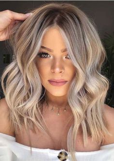 Creative Blonde Balayage Hair Color Ideas to Wear in 2019 Ash Blonde Hair, Blonde Hair Looks, Blonde Hair With Highlights, Wavy Bobs, Brown Blonde Hair, Hair Color Balayage, Hair Color Trends, Blonde Balayage, Blonde Hair Color