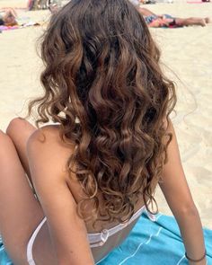 yaz pp fotografı Honey Brown Hair, Dreamy Aesthetic, Hair 2024, Honey Brown, Mermaid Hair, Dream Hair, Hair Waves, Hair Day, Pretty Hairstyles