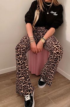 Flared Leopard Pants Outfit, Eclectic Rocker Style, Alternative Mum Style, Pink Dress Fall Outfit, Leopard Print Flares Outfit, Cheetah Bell Bottoms Outfit, Outfits With Leopard Pants, Outfit With Leopard Pants, Animal Print Outfits Aesthetic