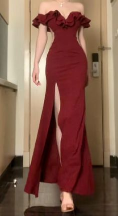 Pretty Red Dresses Prom, Beautiful Birthday Dresses, Revenge Dresses, Red Dress Tight, Gowns Dresses Elegant, Event Dress, Prom Outfits, Mein Style