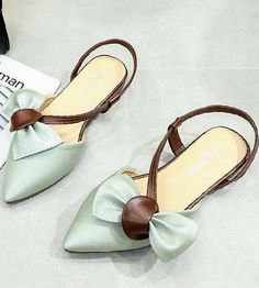 Stylish Flat Shoes, Casual Slip On Shoes, Shoes 2023, Fashion Shoes Flats, Bow Flats, Simple Prints, Casual Flats, Comfortable Sandals, Ballet Flat Shoes